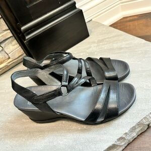 Dansko Women Size 39 (US 8.5/9) Addyson Black Leather Strappy Wedge Sandals